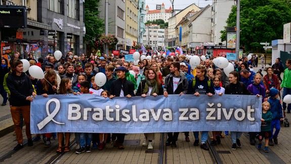 Na Hlavnom námestí sa stretnú bojovníci za zákaz potratov, následne vyrazia do ulíc