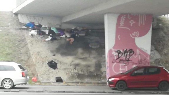 "Hniezdo" bezdomovca pri Ružinovskej odstránili, akcia však vyvolala rozporuplné reakcie. Aký je váš názor?