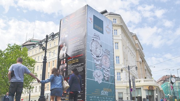 Tri hypercube sú v centre mesta načierno