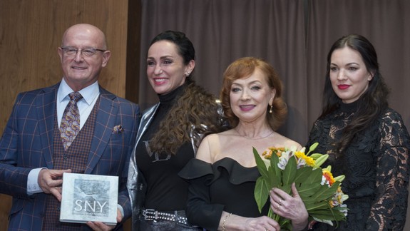 Sny premenené na hodnoty: Kniha prinášajúca históriu Krištáľového krídla vám priblíži osobnosti spojené s týmto ocenením