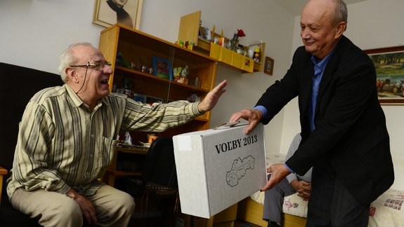 Poslanec Vetrák: Voliči nakazení Covidom by mohli mať špeciálnu prenosnú volebnú schránku