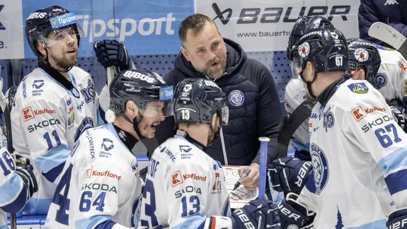 Hokej: Slovan môže v nedeľu oslavovať titul, Kmeča hnevali nevyužité šance
