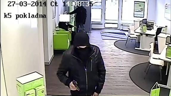 Dvaja muži vylúpili pobočku banky na Kazanskej ulici