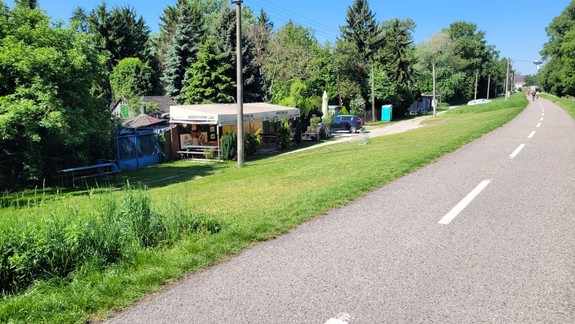 Agresívny muž bezdôvodne napadol na petržalskej hrádzi cyklistku. Spôsobil jej vážne zranenia