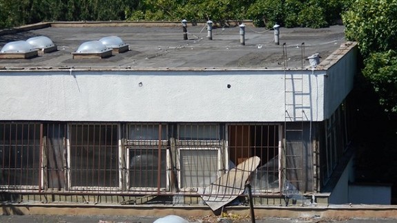 Nebezpečný azbest z budovy na Znievskej odstráni BSK na vlastné náklady 