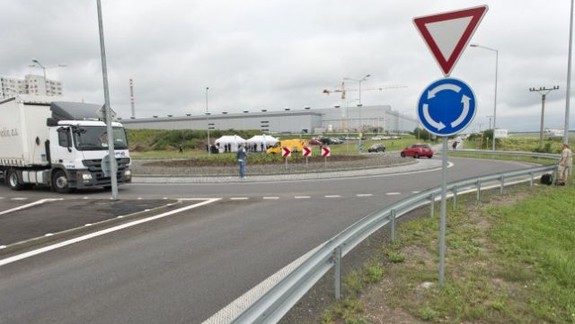 Kruhová križovatka v Petržalke je konečne skolaudovaná 