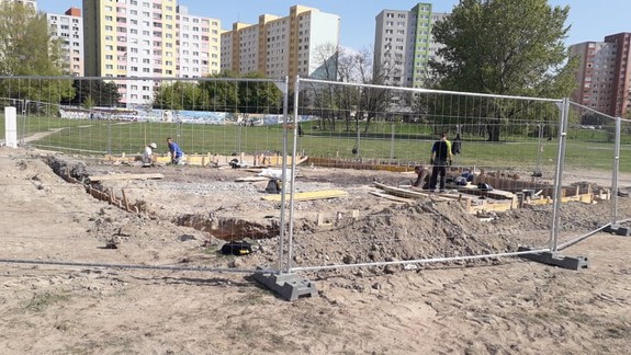 V reštaurácii Galéria Kontajner, ktorá vyrastie v Petržalke, musia zamestnať aj ľudí bez domova