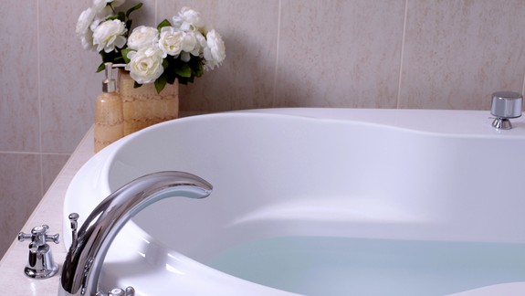 Vaňové batérie na okraj vane - pozrite, ako vyzerá nový trend