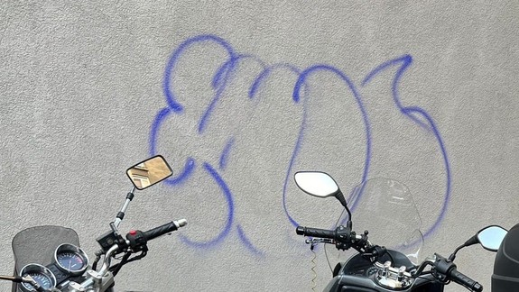 Sprejer skončil v rukách polície, mužom zákona pomohol pozorný Staromešťan