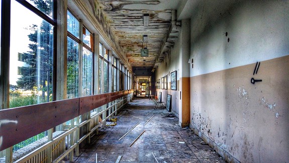 Požiar môže skomplikovať aj zaprataná chodba v paneláku