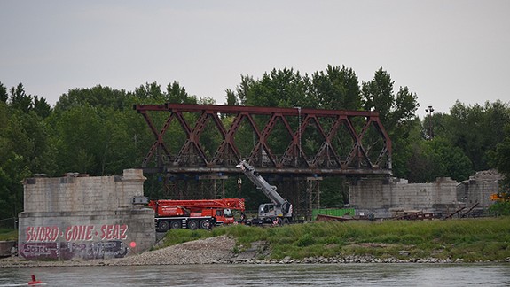 Demontuje sa už aj posledné mostné pole Starého mosta