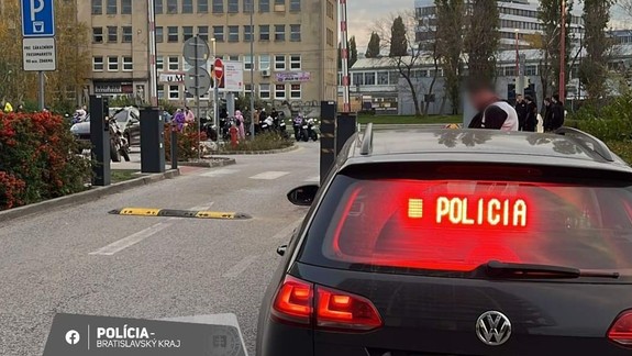 Motorkári sa stretli v strašidelných kostýmoch, u viacerých policajti zistili porušenie zákona