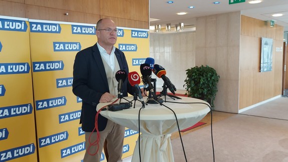 Voľby 2022: Velič: BSK by mal vedieť manažovať a obstarávať aj vlakovú dopravu