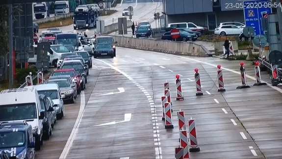 FOTO: Aká je aktuálna situácia na hraničnom priechode Jarovce - Kittsee, ktorý bol včera zablokovaný?