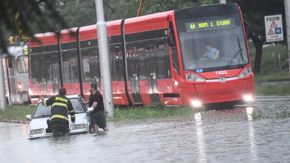 Čo to bolo za búrku? Klimatológ sa vyjadril k včerajšiemu počasiu, ktoré paralyzovalo Bratislavu