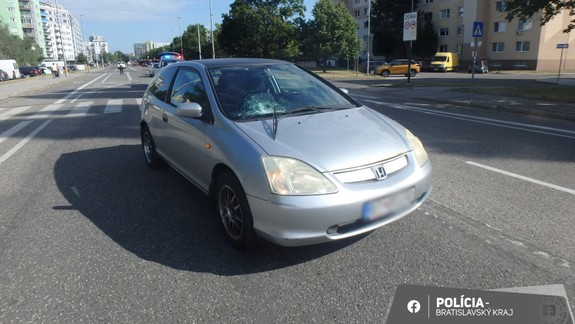 Zrazený chodec  na Uzbeckej ulici: Polícia hľadá svedkov nehody