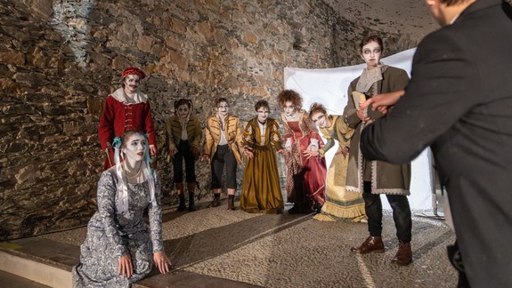 Tip na výlet: Na hrade Červený Kameň ožíva počas víkendu príbeh o mŕtvej neveste