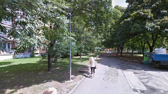 Vystrašené 15-ročné dievča muselo utekať pred mužom, ktorý ju v parku na Ostredkoch obťažoval!