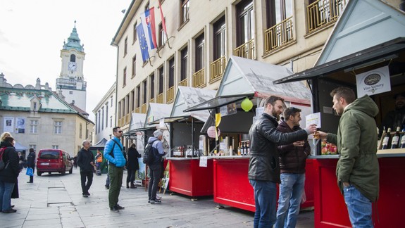 Veľkonočné trhy na Primaciálnom námestí ponúknu jedlo,víno i folklór