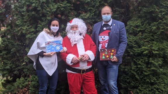 Mikuláš príde k deťom z materských škôl v Dúbravke aspoň pod okno...