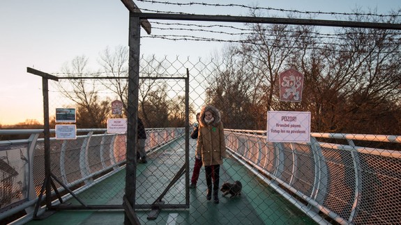 Víkend zatvorených hraníc sa blíži: Vyvrcholením bude sviečkový pochod