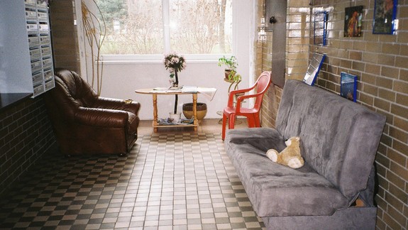 Zuzana zvádza v paneláku boj. Zapratané chodby totiž môžu spôsobiť i smrť