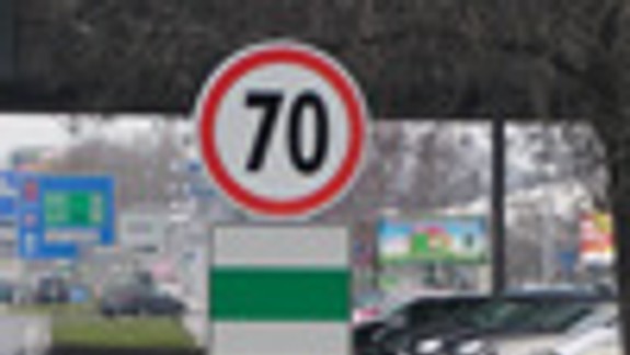 Mesto už osádza značky so zvýšenou rýchlosťou