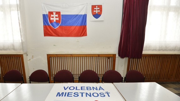 Začali sa voľby - v Bratislave riešia problém s priradením obálok s hlasmi zo zahraničia
