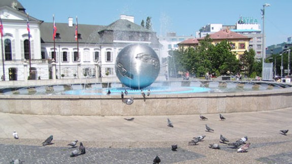 Bratislava chce rekonštruovať mestské hradby, fontánu Planéta mieru i Sad J. Kráľa