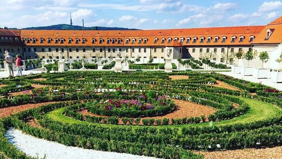 FOTO a VIDEO: Takto vyzerá baroková záhrada na Bratislavskom hrade dva roky po svojom otvorení...