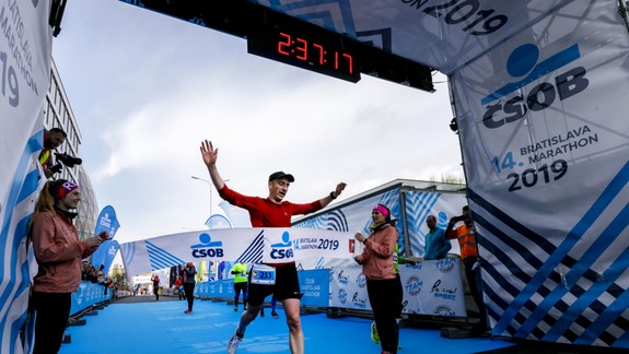 FOTO: Na 14. ročníku maratónu v Bratislave triumfoval Poliak Gawlik