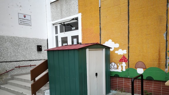 Materské školy v Petržalke majú nové cyklostojany