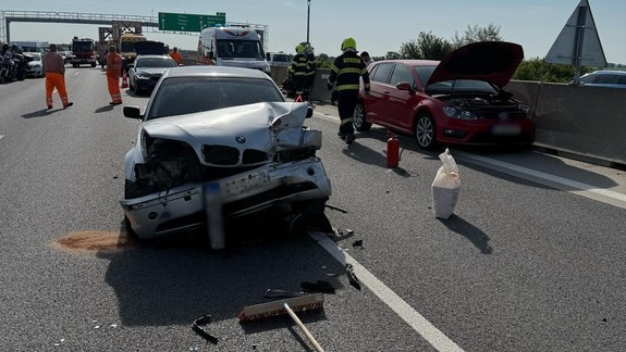 Nehoda: Diaľnicu D1 pred Bratislavou museli uzavrieť
