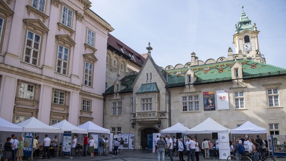 Robotická hovoriaca hlava a iné atrakcie: Na Primaciálnom námestí sa predstavia vedci z SAV