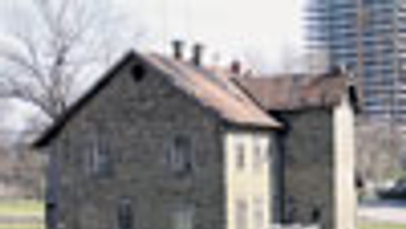 Budovu klubu nahradila pláž, tehly sa rozpadávajú