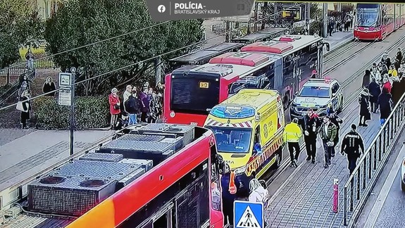 Stačí okamih nepozornosti. Chodci sa stali počas jediného dňa v Bratislave účastníkmi troch dopravných nehôd