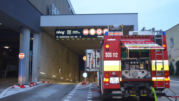 Na autobusovej stanici vypukol požiar, museli ju evakuovať