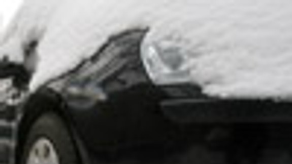 Kozia ulica je uzatvorená, odpratávajú z nej sneh