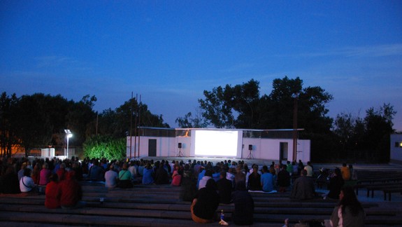 FOTO: Račiansky amfiteáter bude počas prázdnin slúžiť ako letné kino - aké filmy v ňom budú premietať?
