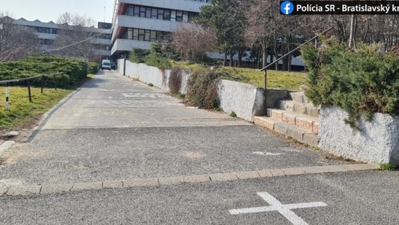 Viete, čo znamenajú tieto biele kríže? Ich prítomnosť vzbudila u obyvateľov znepokojenie