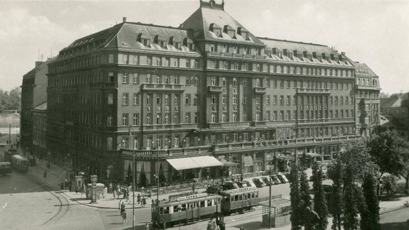 Chcete vedieť, ktorí slávni ľudia navštívili Carlton?