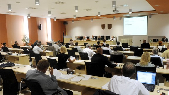 ANKETA – Viacerí mestskí poslanci kandidujú do krajského zastupiteľstva – čo by v rámci župy dokázali ovplyvniť?