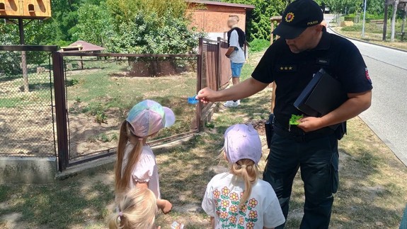 Polícia upozorňuje na bezpečnosť počas leta, preventista radil návštevníkom bratislavskej ZOO