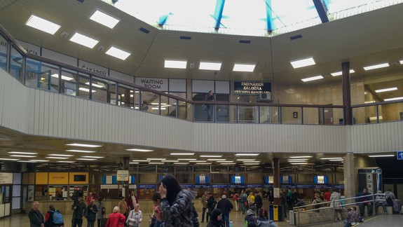 Ľudí na Hlavnej stanici vystrašil pohľad na mŕtvolu ležiacu vo vestibule!