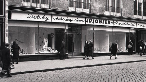 Prieskum: Koľko ľudí by chcelo žiť v režime, ktorý bol pred rokom 1989?