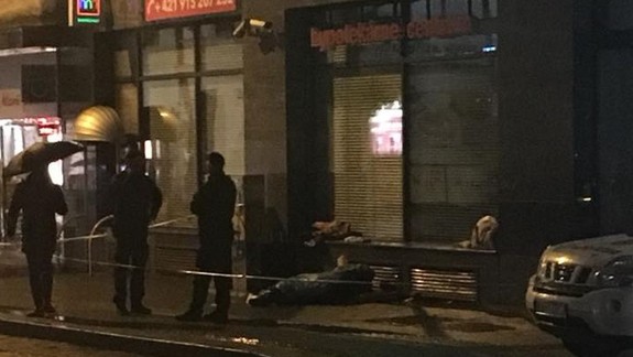 Na Obchodnej našli v nedeľu večer mŕtveho muža - jeho telo tu policajti nechali ležať asi dve hodiny