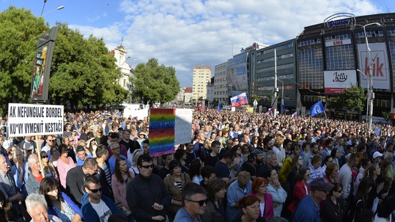 Za slušné Slovensko opäť demonštrovali tisíce ľudí, vláda dostala päťku
