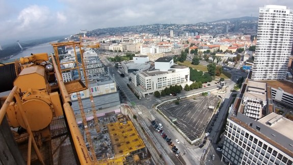 FOTO a VIDEO: Úžasné. Takéto výhľady má žeriavnik na stavbe Eurovea 2