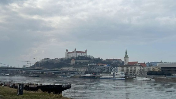 V Bratislave platí upozornenie na smogovú situáciu pre prízemný ozón: Odborníci odporúčajú obmedziť dobu pobytu vonku