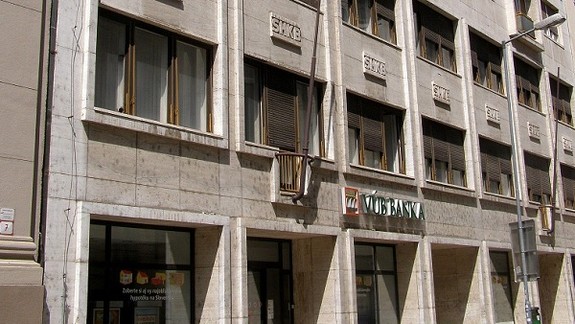 Vyvolal bitku pred bankou - zbalili ho policajti